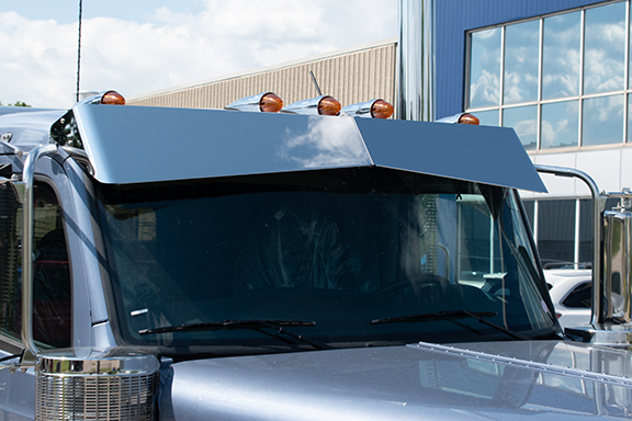 STRAIGHT TOP BOWTIE SUNVISOR – PETERBILT 589 LOW ROOF image